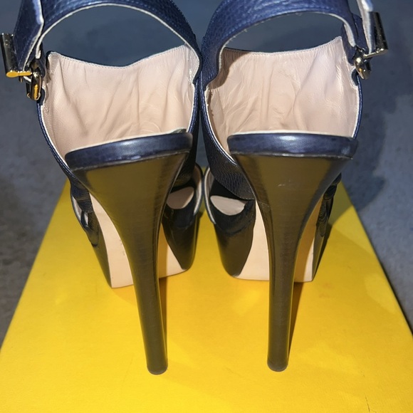 *Authentic* Fendi Spuntata Vit Palmellato - Picture 4 of 8